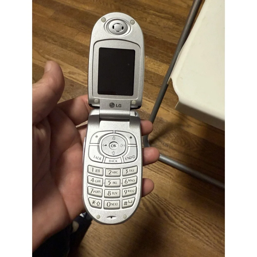 LG  V15225G Gray and Silver Rare CDMA‎ Flip Phone ( Untested)